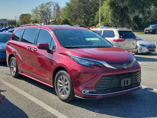 2021 Toyota Sienna XLE 7 Passenger