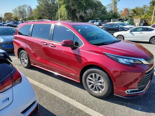 2021 Toyota Sienna XLE 7 Passenger