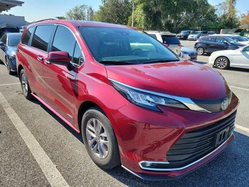 2021 Toyota Sienna XLE 7 Passenger