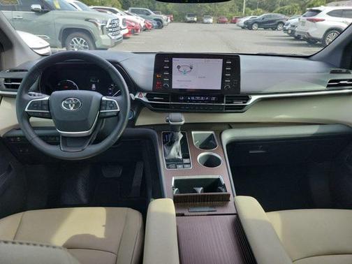 2021 Toyota Sienna XLE 7 Passenger