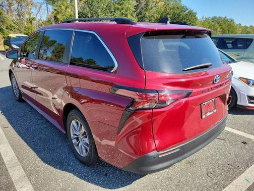 2021 Toyota Sienna XLE 7 Passenger