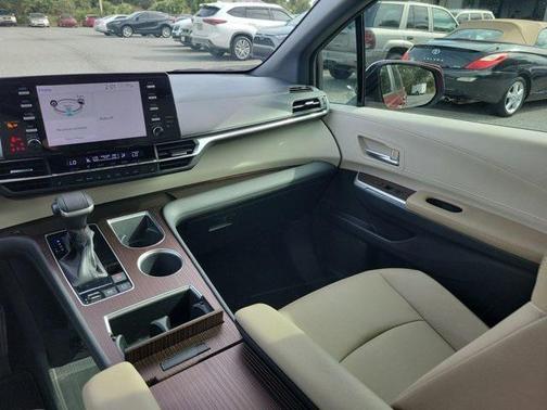2021 Toyota Sienna XLE 7 Passenger