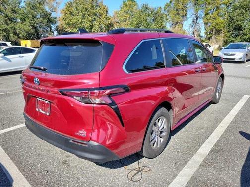 2021 Toyota Sienna XLE 7 Passenger