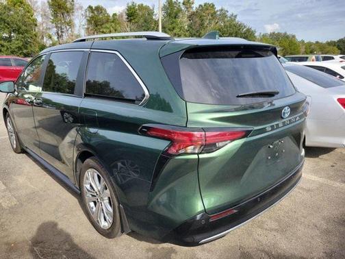 2024 Toyota Sienna Platinum