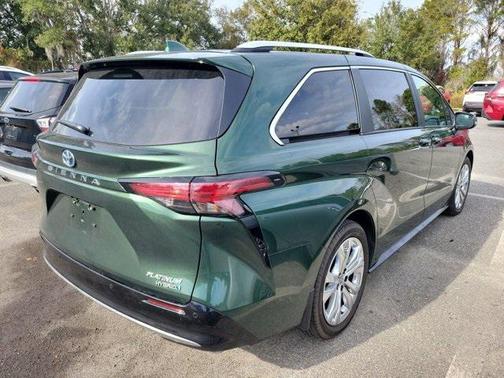 2024 Toyota Sienna Platinum