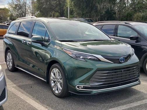 2024 Toyota Sienna Platinum