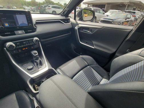 2019 Toyota RAV4 Hybrid SE