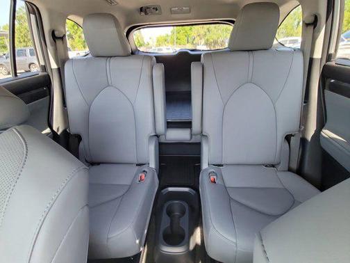 Celestial Silver Metallic 2024 Toyota Highlander Limited