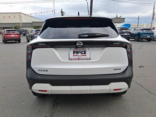 2025 Nissan Kicks SV