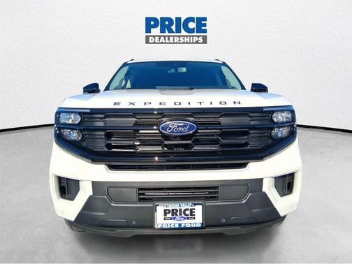 Star White Tri-Coat 2026 Ford Expedition Active