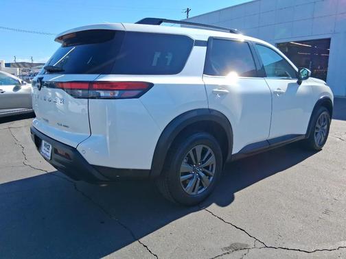 2024 Nissan Pathfinder SV 4WD