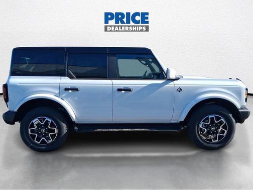 Oxford White 2026 Ford Bronco Outer Banks