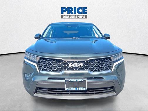 Green 2022 Kia Sorento LX
