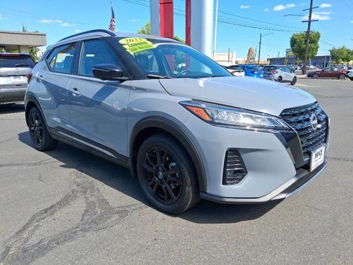 2023 Nissan Kicks SR