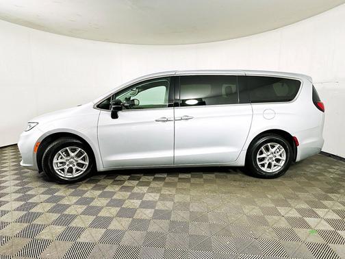 Silver Mist Clearcoat 2024 Chrysler Pacifica Touring L