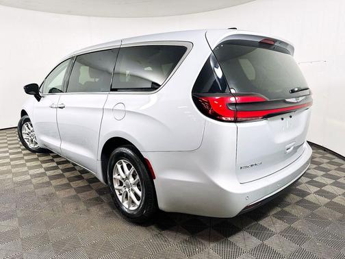 Silver Mist Clearcoat 2024 Chrysler Pacifica Touring L