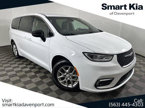 Bright White Clearcoat 2026 Chrysler Pacifica L