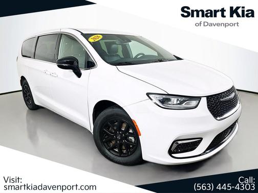Bright White Clearcoat 2026 Chrysler Pacifica L