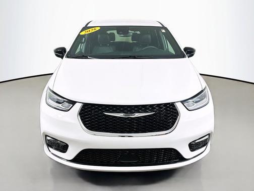 Bright White Clearcoat 2026 Chrysler Pacifica L