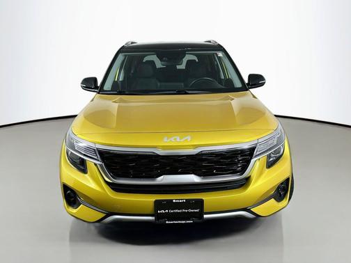 Starbright Yellow/Black Roof 2023 Kia Seltos S