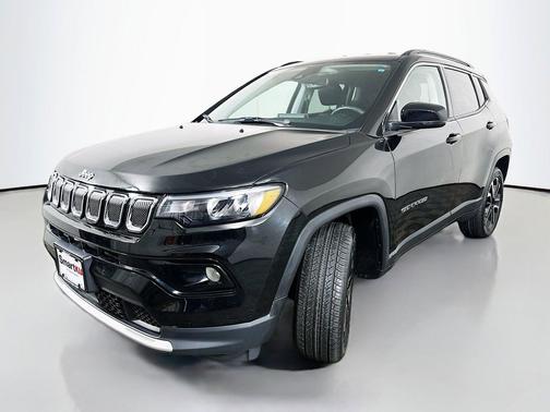 Diamond Black Crystal Pearlcoat 2022 Jeep Compass Limited