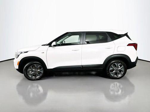 Snow White Pearl 2025 Kia Seltos LX