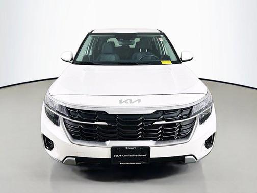 Snow White Pearl 2025 Kia Seltos LX