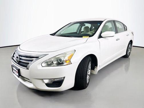 Pearl White 2015 Nissan Altima 2.5 S
