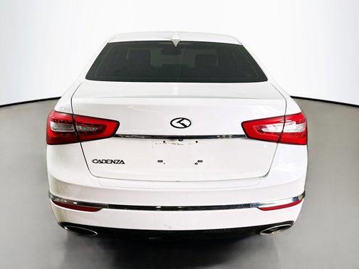 2016 Kia Cadenza Base