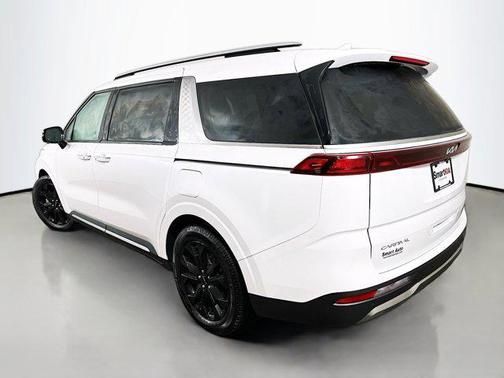 2023 Kia Carnival SX