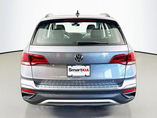 Platinum Gray Metallic 2024 Volkswagen Taos S