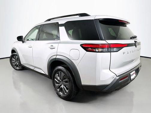 2023 Nissan Pathfinder SV