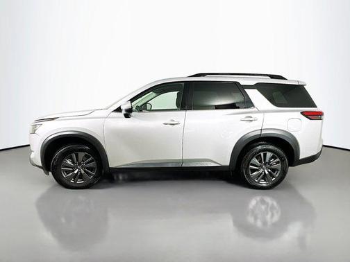 2023 Nissan Pathfinder SV