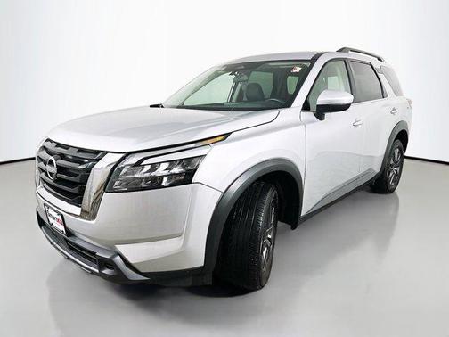 2023 Nissan Pathfinder SV
