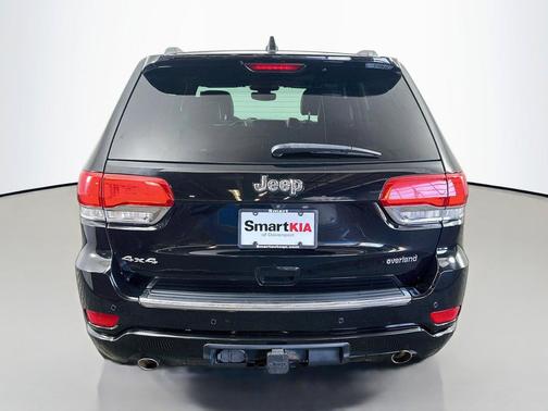 Diamond Black Crystal Pearlcoat 2018 Jeep Grand Cherokee Overland