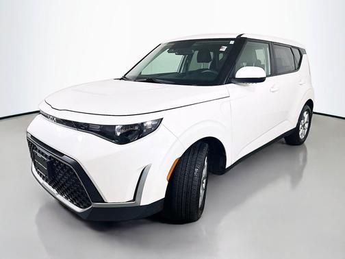 Snow White Pearl 2024 Kia Soul LX