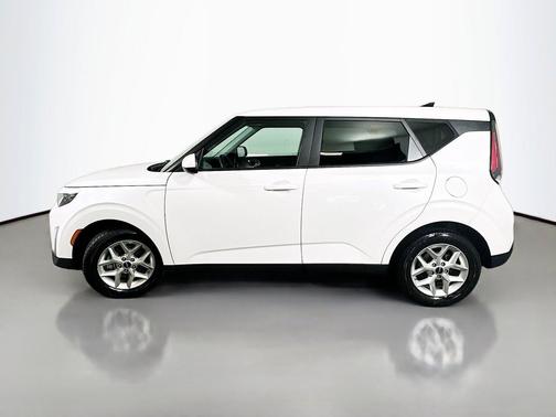 Snow White Pearl 2024 Kia Soul LX