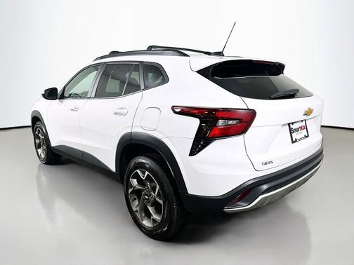 Summit White 2024 Chevrolet Trax LT