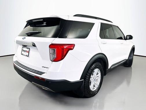 White Metallic 2023 Ford Explorer XLT