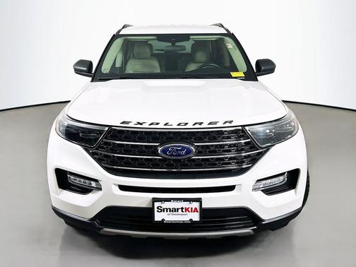White Metallic 2023 Ford Explorer XLT