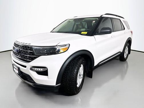 White Metallic 2023 Ford Explorer XLT