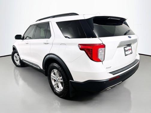 White Metallic 2023 Ford Explorer XLT