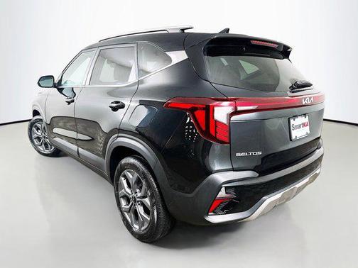 Fusion Black 2024 Kia Seltos S
