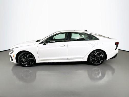 Snow White Pearl 2025 Kia K5 GT-Line