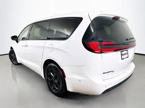 2024 Chrysler Pacifica Hybrid S Appearance Pkg
