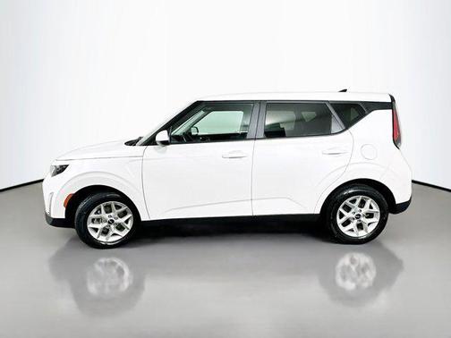 Snow White Pearl 2024 Kia Soul LX