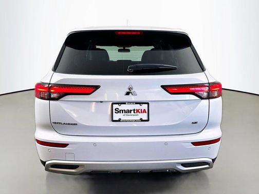 White 2024 Mitsubishi Outlander SE S-AWC