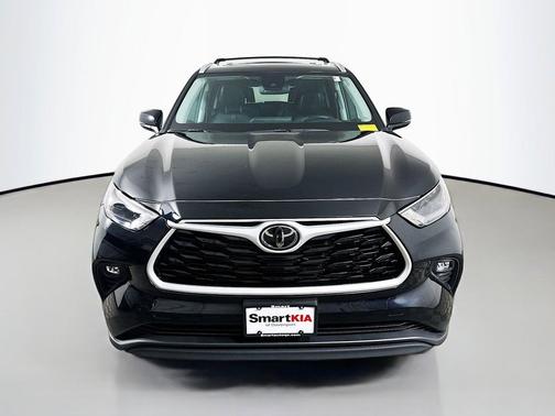 Midnight Black Metallic 2024 Toyota Highlander XLE