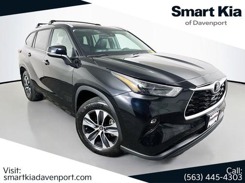 Midnight Black Metallic 2024 Toyota Highlander XLE