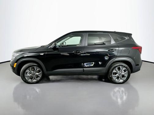 Fusion Black 2026 Kia Seltos LX